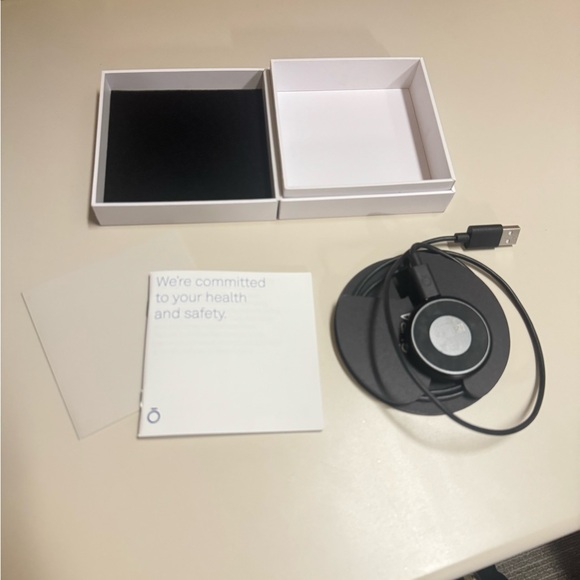 Oura Ring Gen 3 Heritage Gold with box and charger! 🔌 - Picture 13 of 13